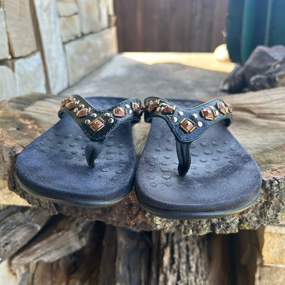VIONIC Rest Floriana Black toe post Sandals w/Eye-Catching Beaded Design Sz-6. N